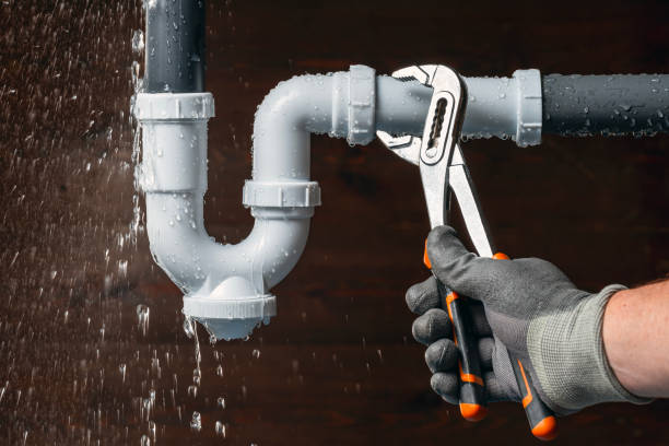Professional Leak Detection technician working in Altamont, KS